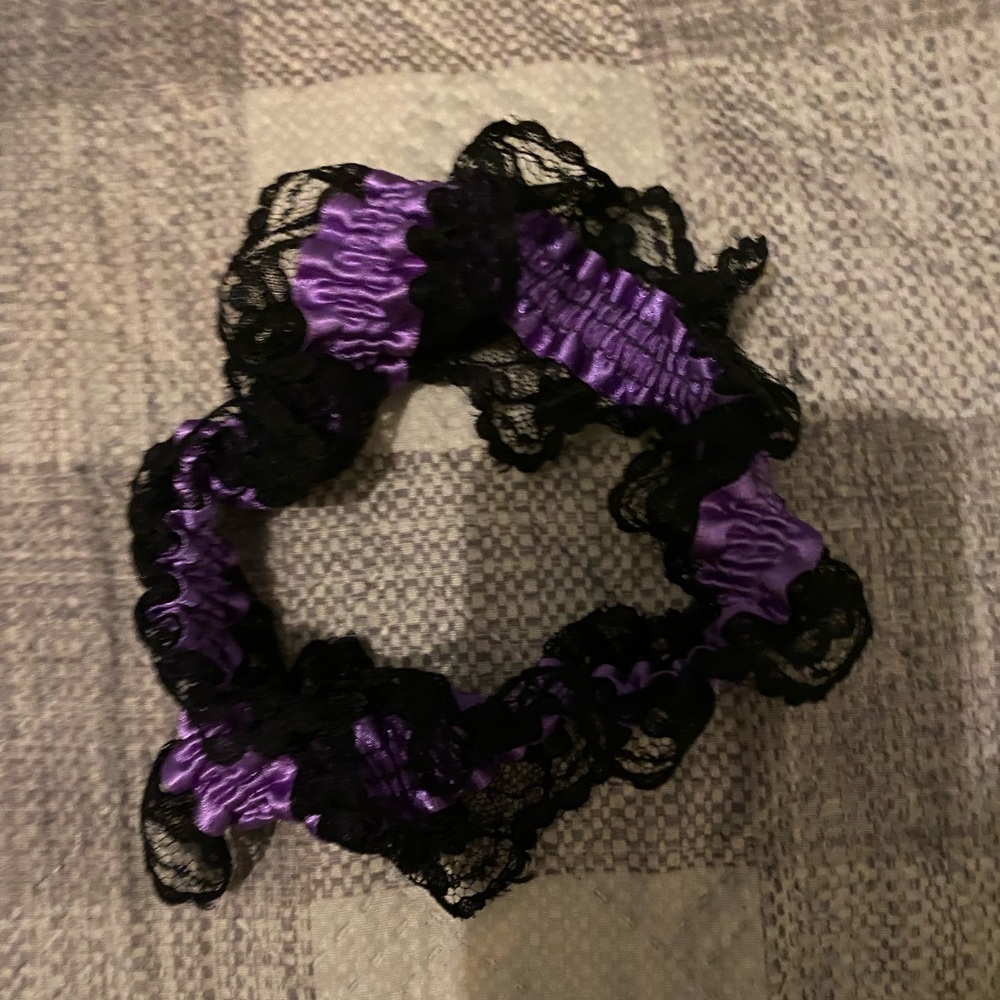 Purple and black lace garter, one size